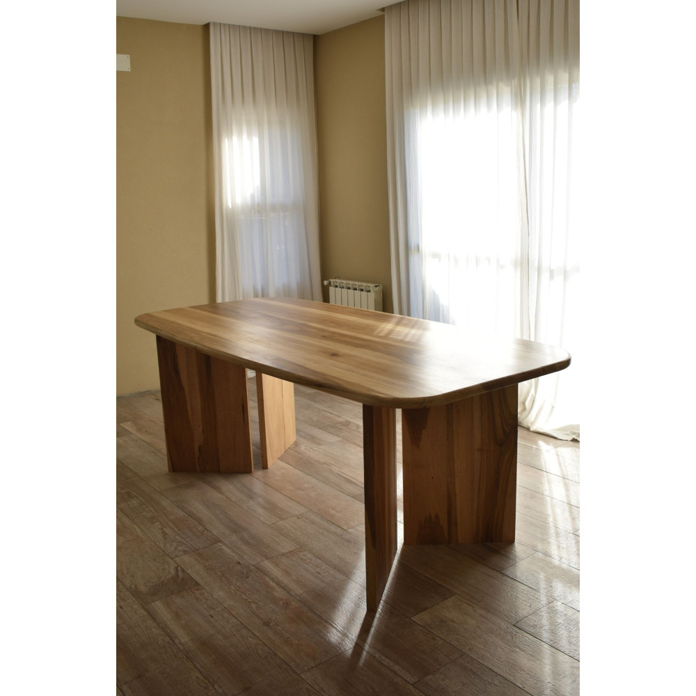 Mesa de comedor Serena madera maciza petiribi Mesa de comedor Serena madera maciza petiribi