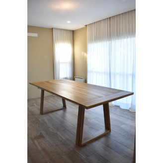 Mesa de comedor Camille madera maciza petiribi